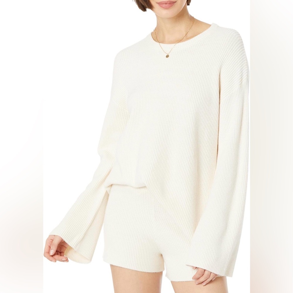 NWT Elegant Cream Women's Pullover Ribbed Sweater
